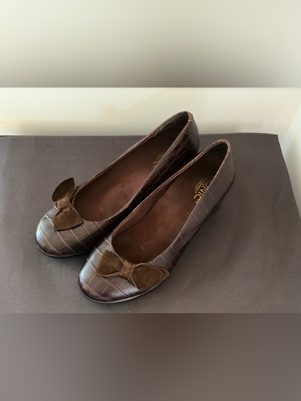 Vionic Orthaheel Brown Crocodile Lena Wedge Shoes Size 9.5- Like New